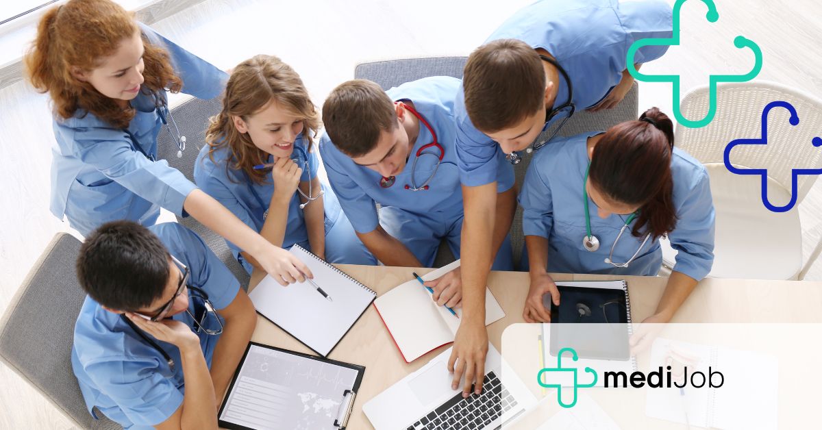 Student zdravotnické školy podepisuje stipendijní smlouvu s nemocnicí.